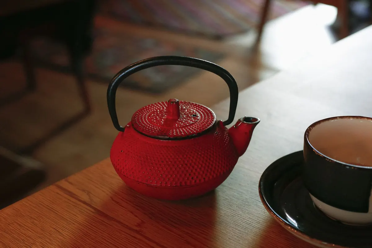 How to Care for a Cast Iron Teapot: Cleaning, Rust Prevention, and Use